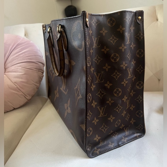 Louis Vuitton Reverse On The Go Tote - Picture 4 of 9
